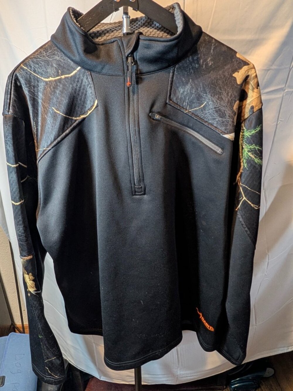 HABIT Sz XL Black/Camo 1/2 zip sweatshirt W/zip Pocket